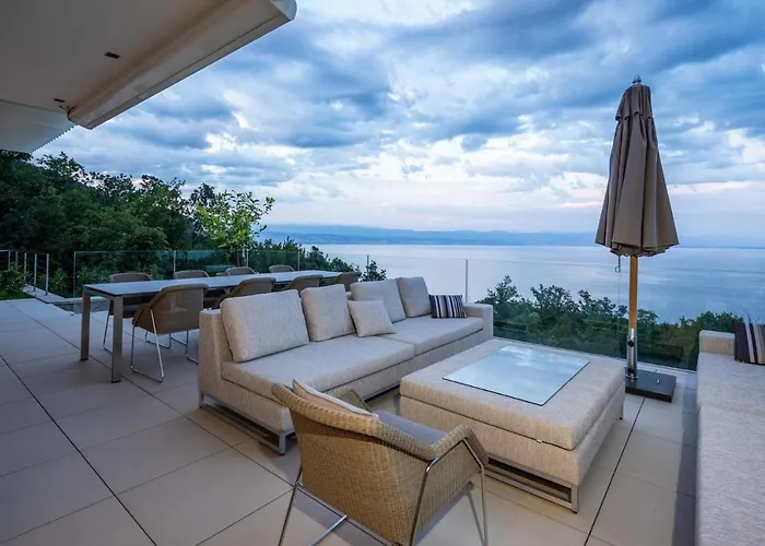 Stunning Kvarner 5 Bedrooms Aura Caesar Stunning Sea Views Медвежа