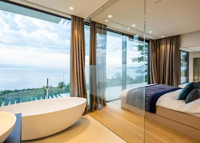 Вилла Stunning Kvarner 5 Bedrooms Aura Caesar Stunning Sea Views Медвежа