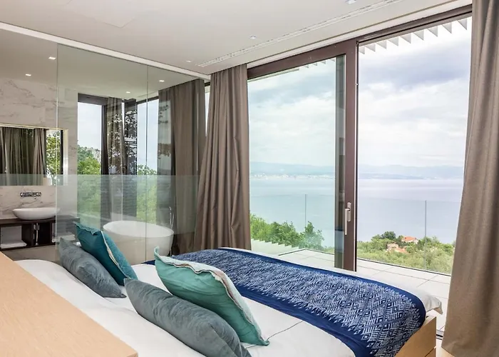 Вилла Stunning Kvarner 5 Bedrooms Aura Caesar Stunning Sea Views Медвежа